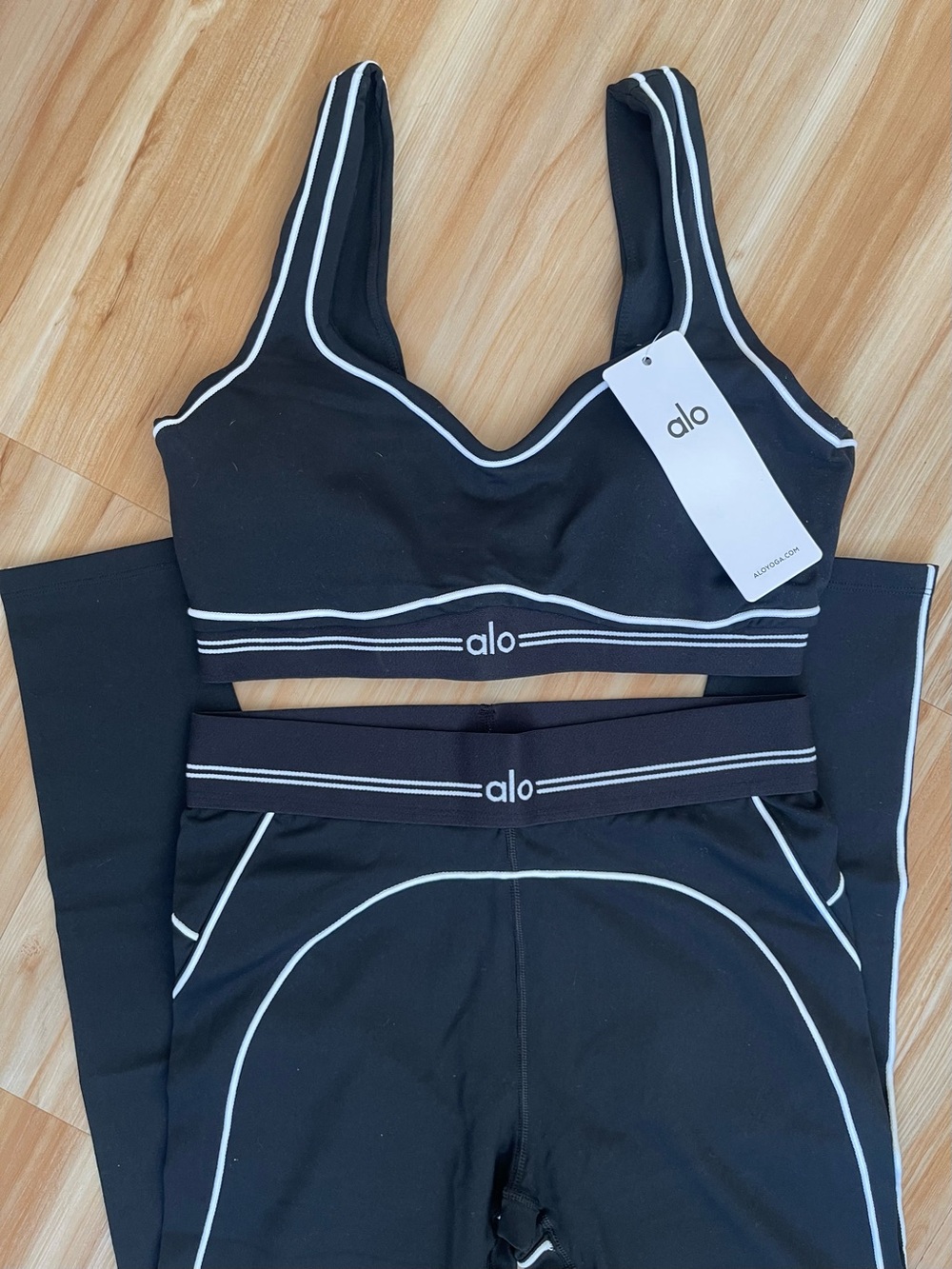 ALO Yoga Black Sports Bra and Legging Set with White Piping